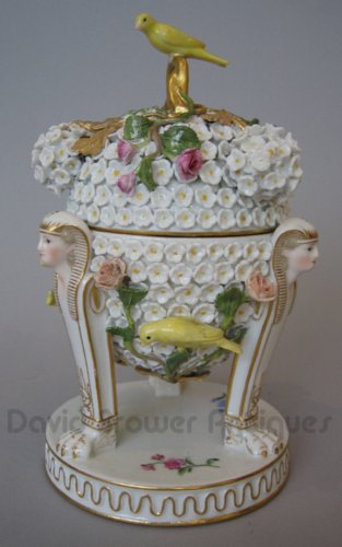 An unusual Meissen schneeballen inkwell