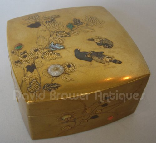 A superb Japanese gold lacquer box of flowers and doves